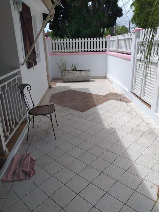 Maison Creole Chaleureuse Avec Stationnement เลอโกซิเยร์ ภายนอก รูปภาพ